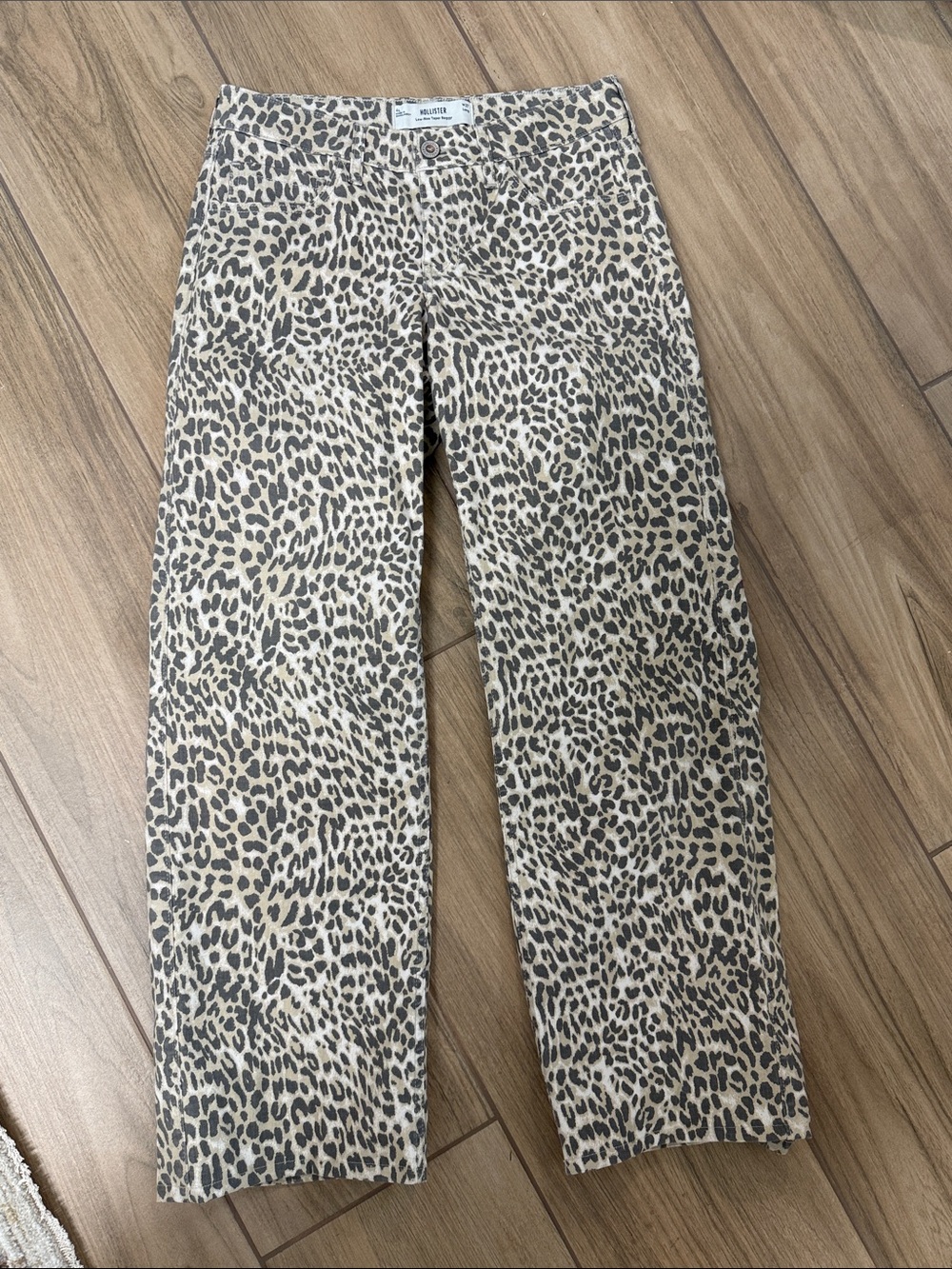 Hollister Leopard Low-Rise Taper Baggy Jeans- 4L, but Hemmed to Regular